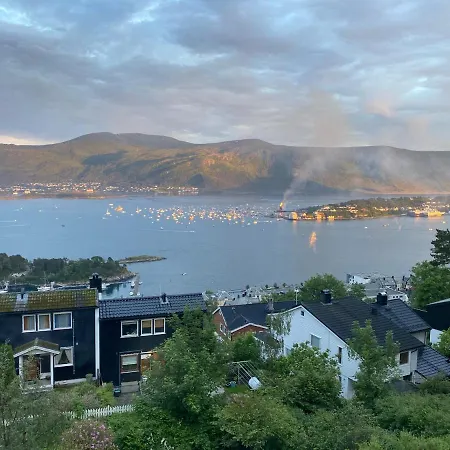 Great Place With A Stunning View Of The Mountains And The Fjord Apartmán *