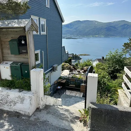 Great Place With A Stunning View Of The Mountains And The Fjord * 올레순