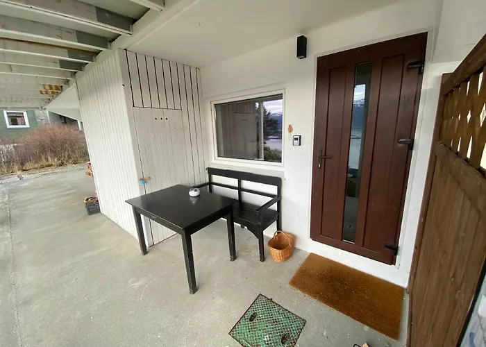 Great Place With A Stunning View Of The Mountains And The Fjord Apartamento *